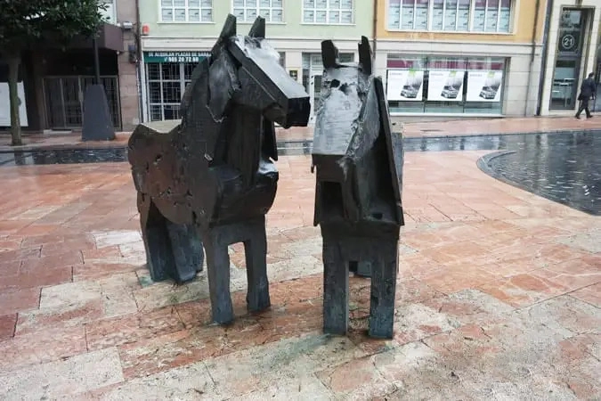 Imagen de la escultura Asturcones