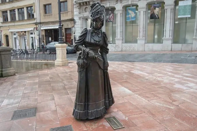 Imagen de la escultura La Regenta