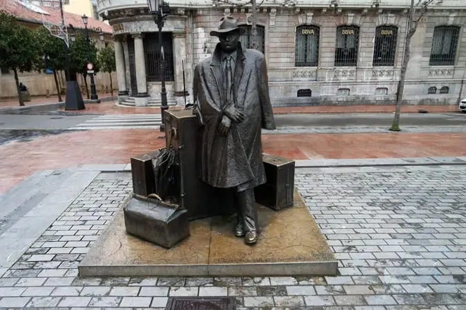 Imagen de la escultura El Viajero