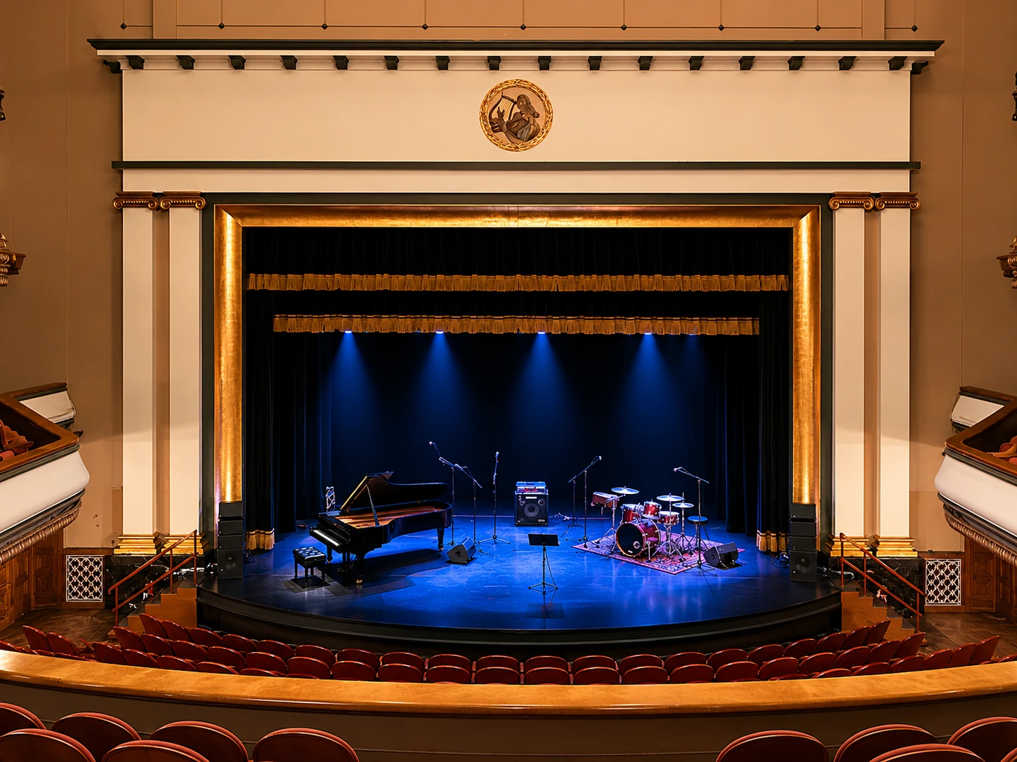 Interior del Teatro Filarmónica con el telón original